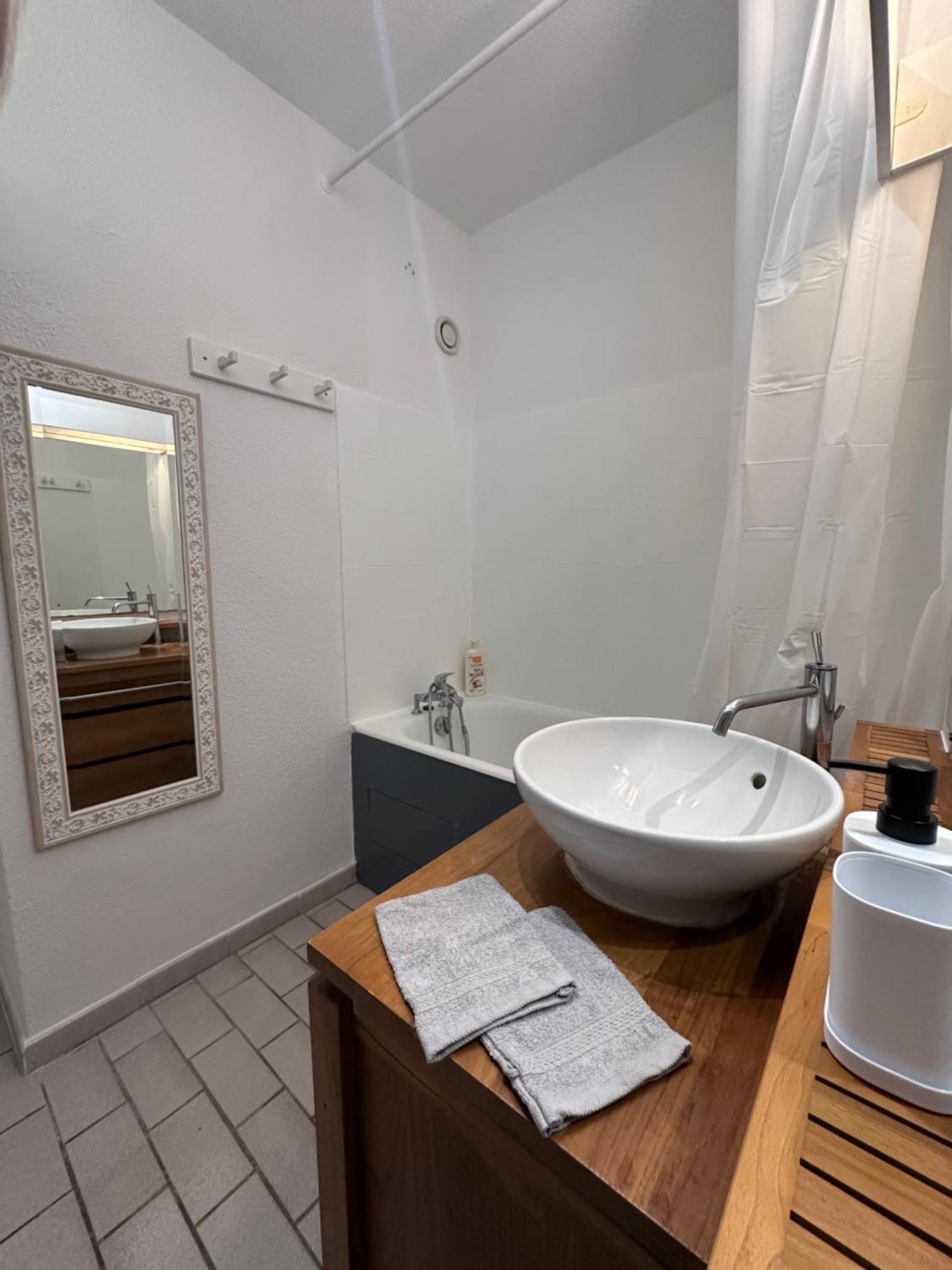 Studio Sur Le Port De Hyeres - A 2Min Des Plages, Clim & Balcon Hyères Exterior foto