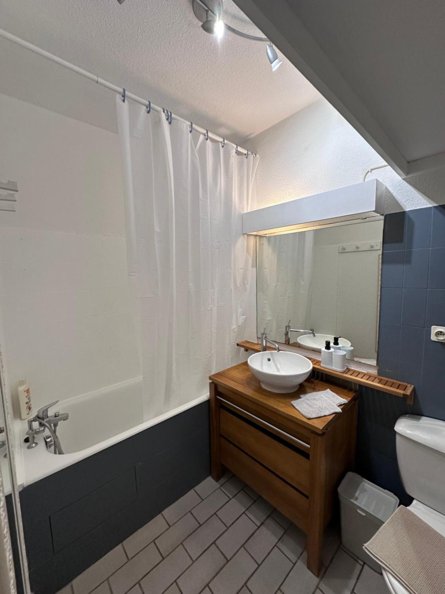 Studio Sur Le Port De Hyeres - A 2Min Des Plages, Clim & Balcon Hyères Exterior foto