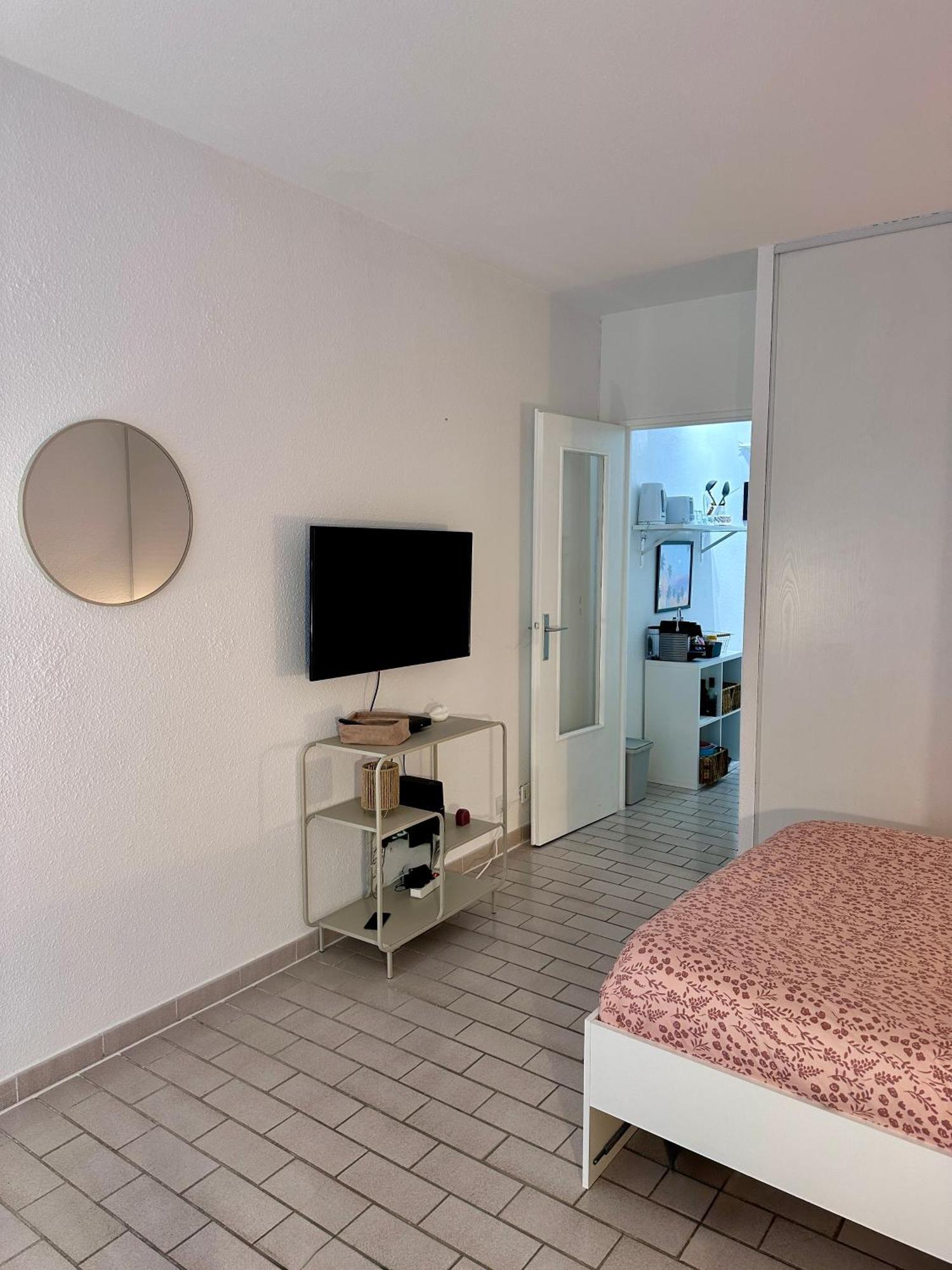 Studio Sur Le Port De Hyeres - A 2Min Des Plages, Clim & Balcon Hyères Exterior foto