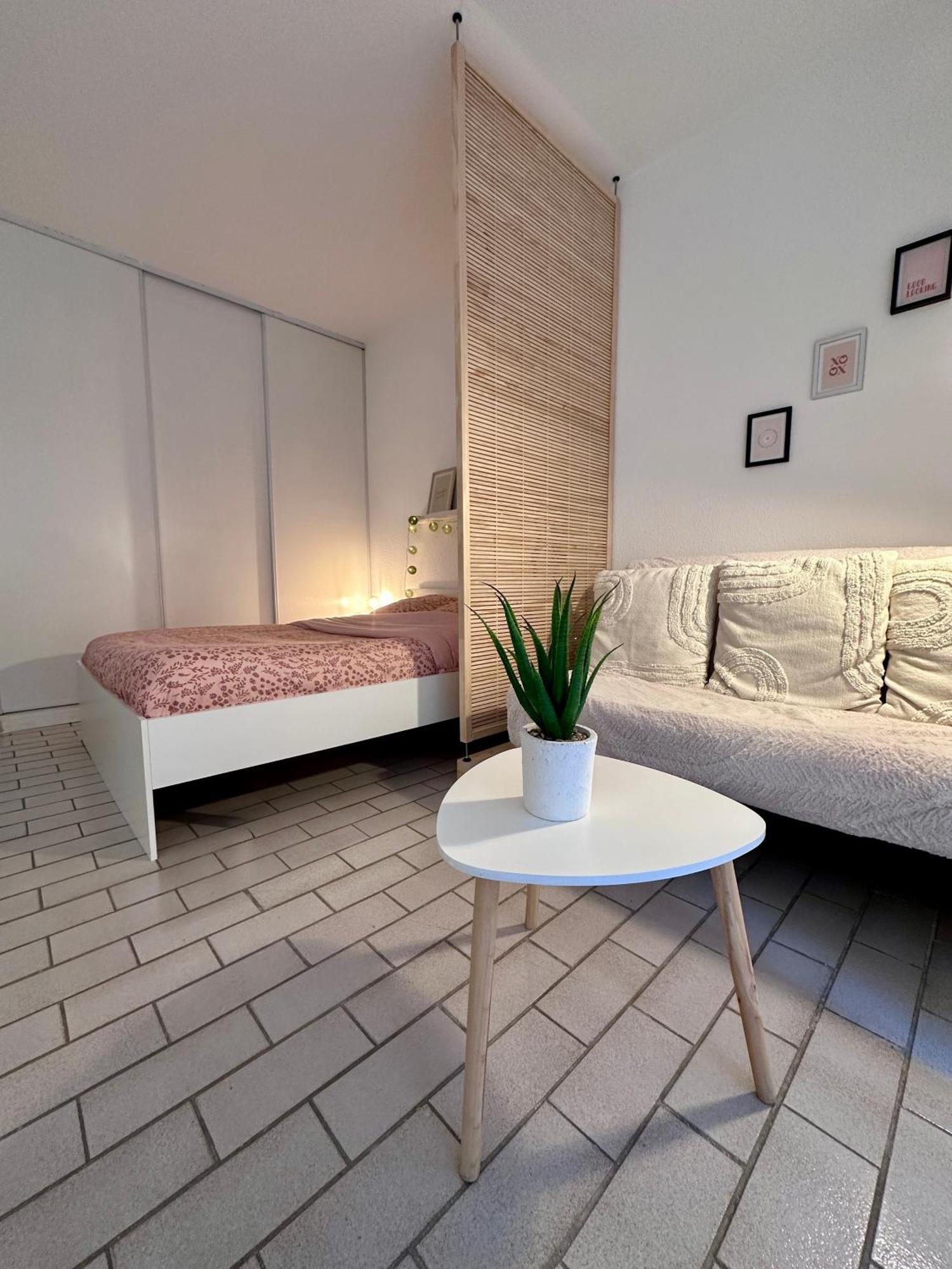 Studio Sur Le Port De Hyeres - A 2Min Des Plages, Clim & Balcon Hyères Exterior foto